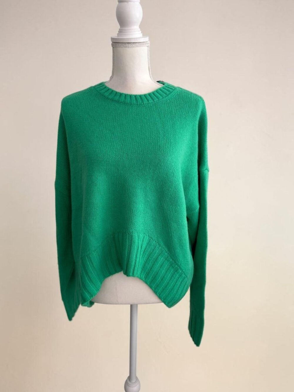 KBB BY KAHLANA Green Crewneck Sweater Size Large NEW NWT